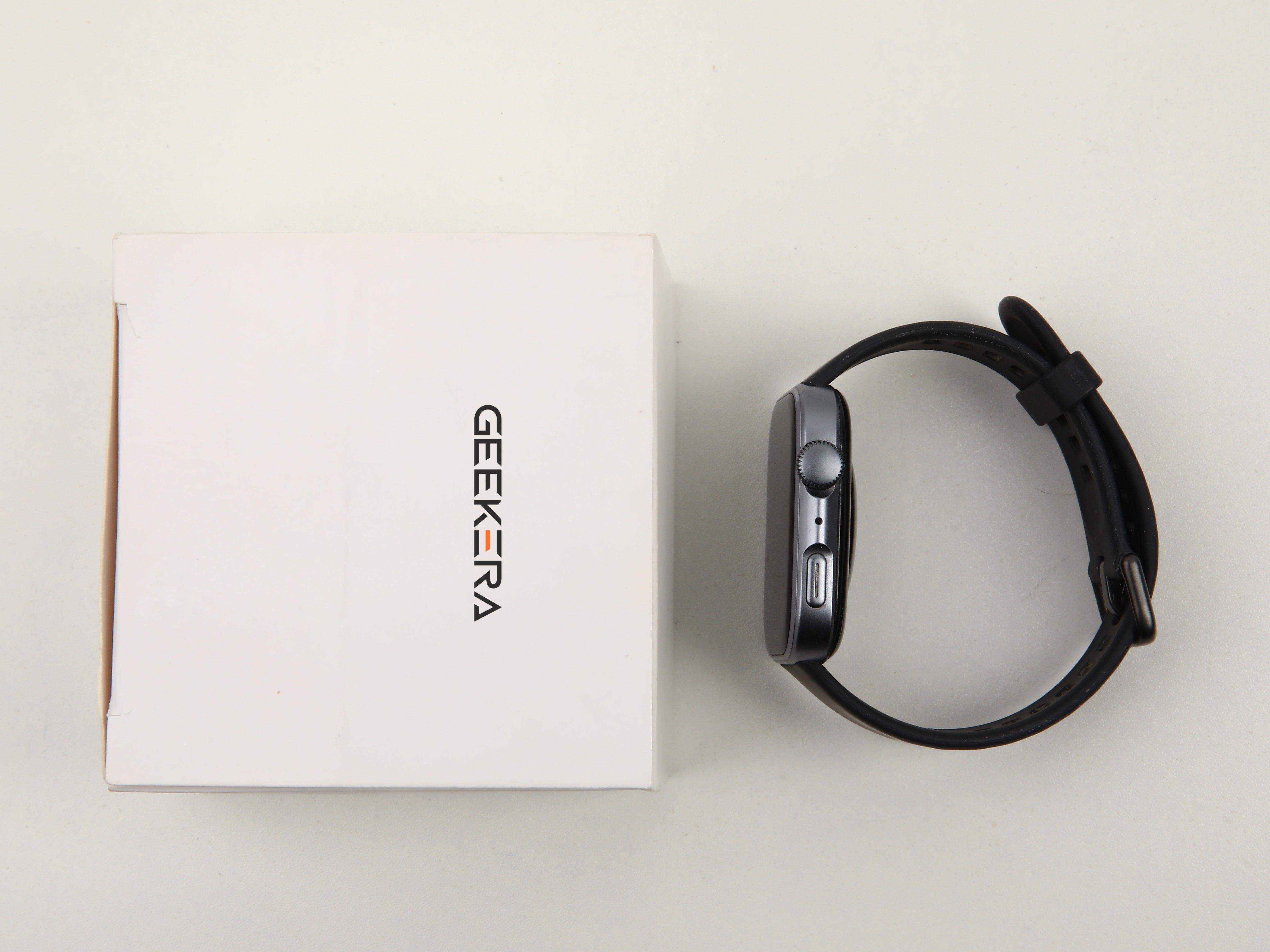 Smart Watch Fits for Android and IPhone, IP68, for Gift, Black