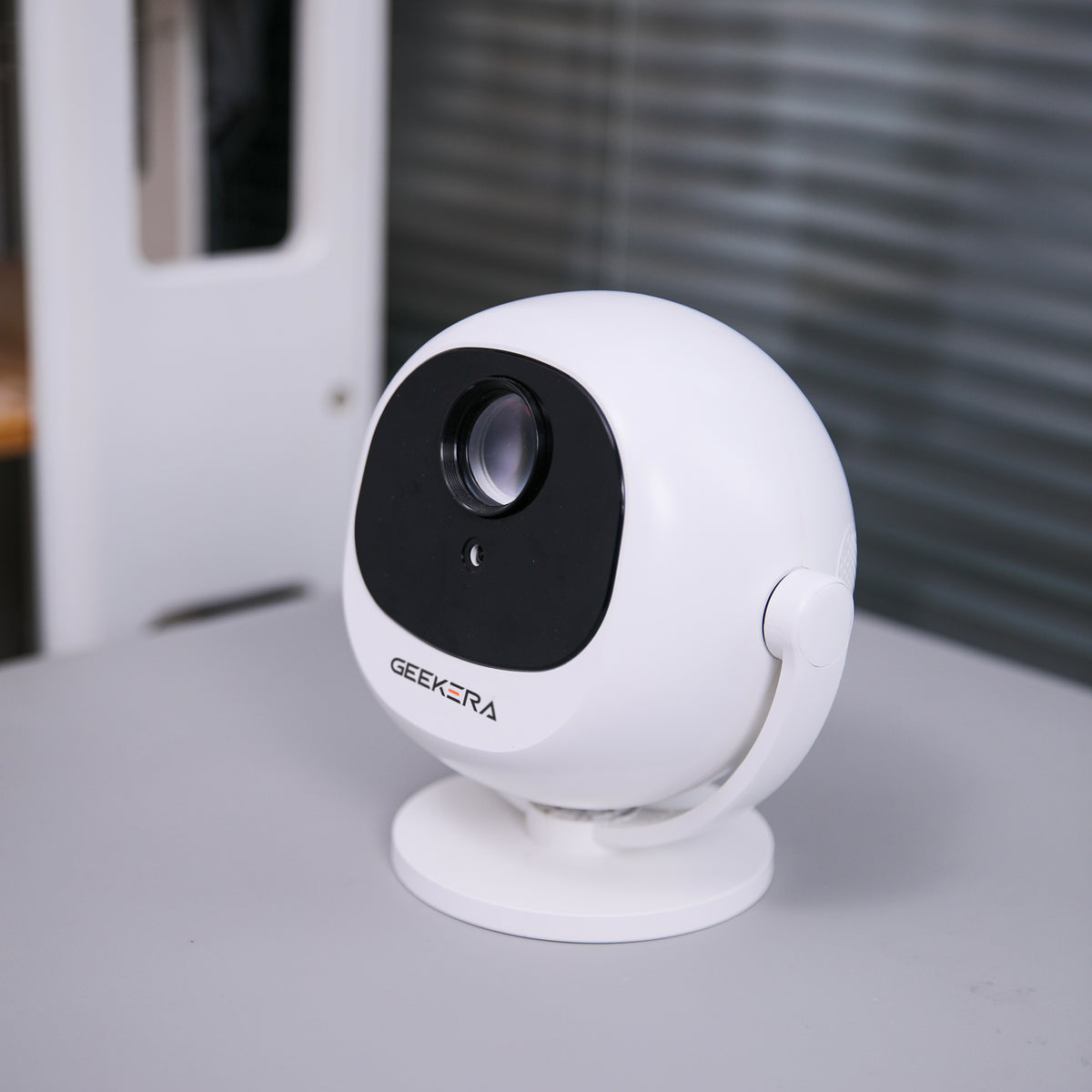 Mini-Beamer mit WiFi 6 und Bluetooth, tragbarer Filmprojektor, 4K-Unterstützung